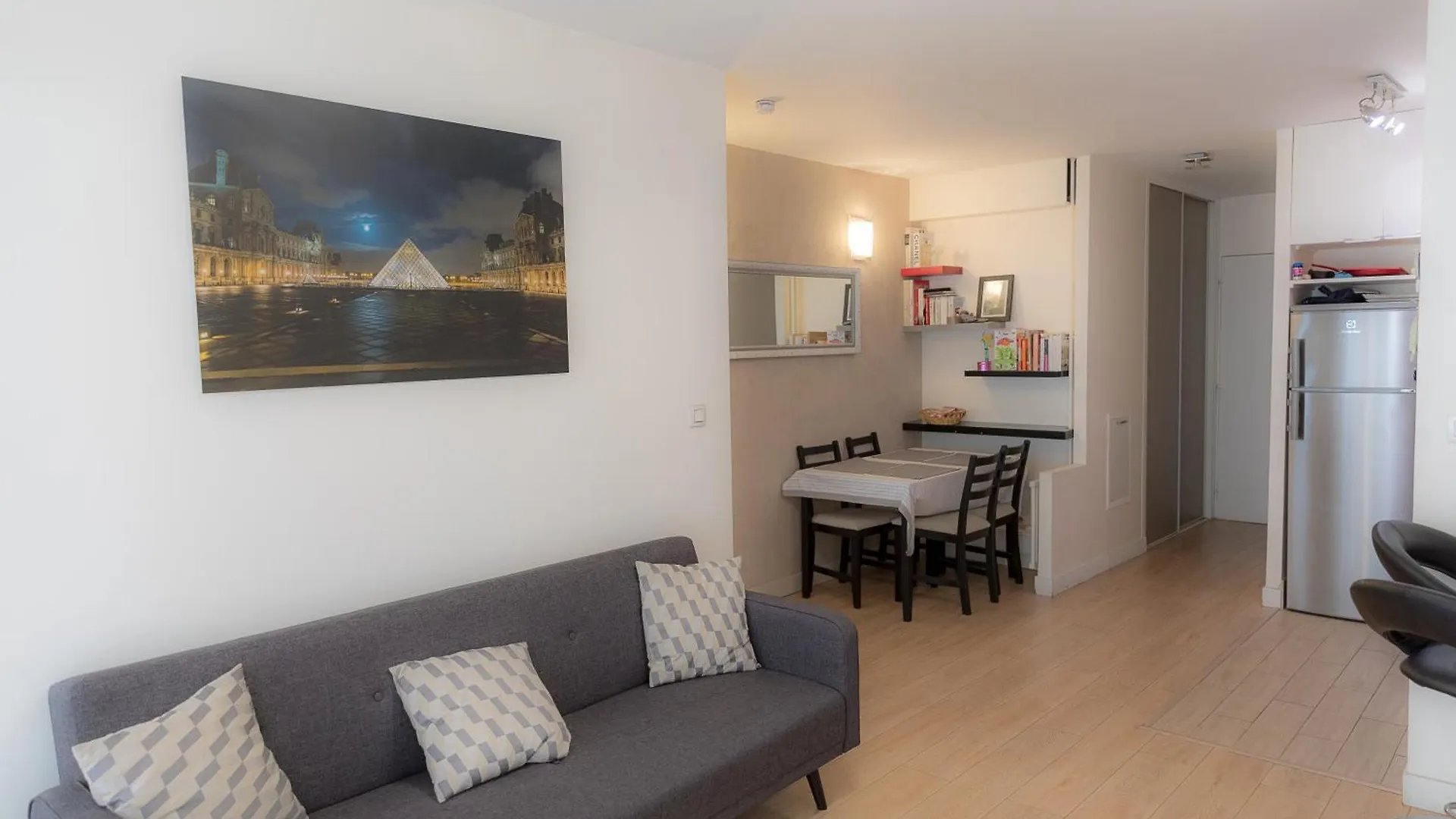 Apartment Parisian Romance Retreat Paris