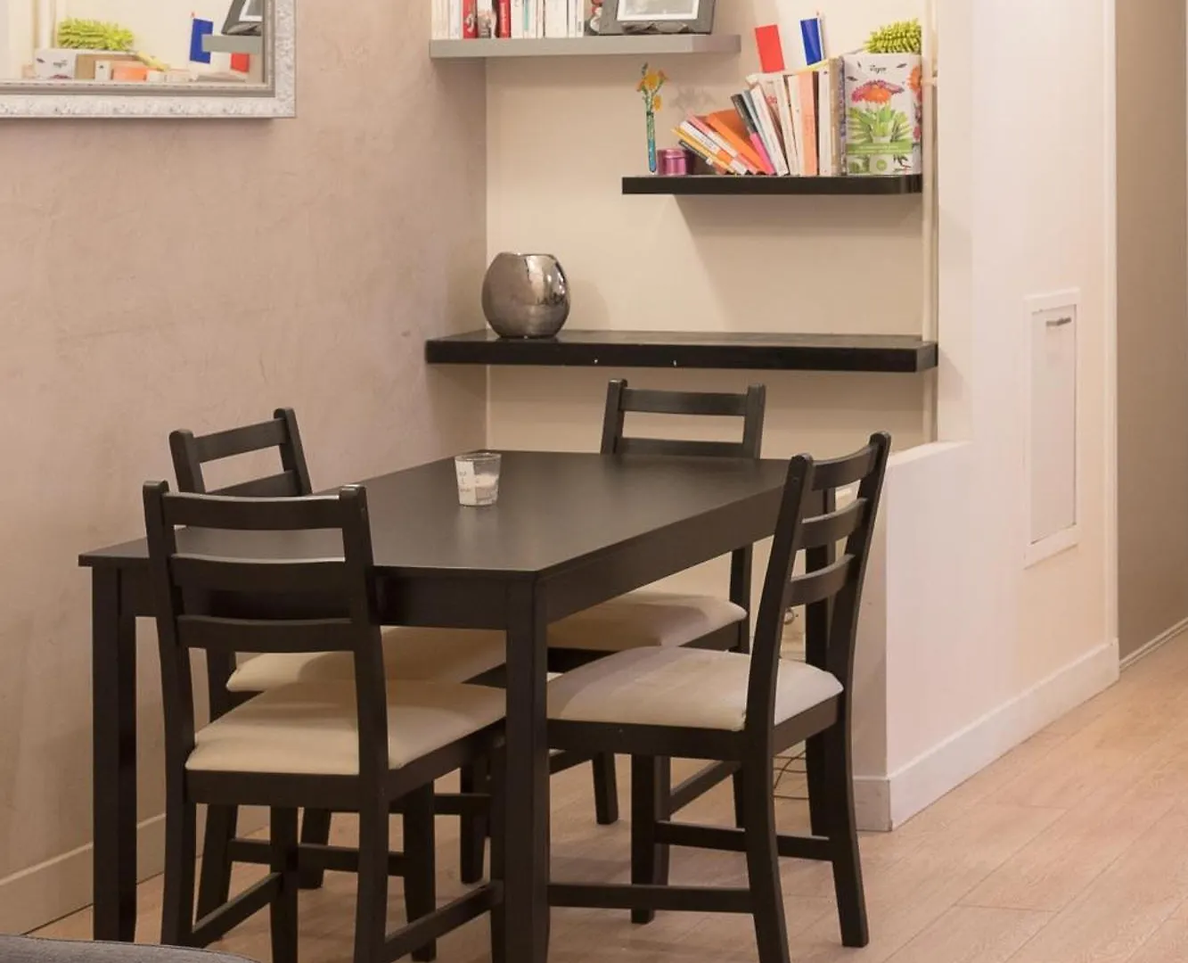 Apartment Parisian Romance Retreat