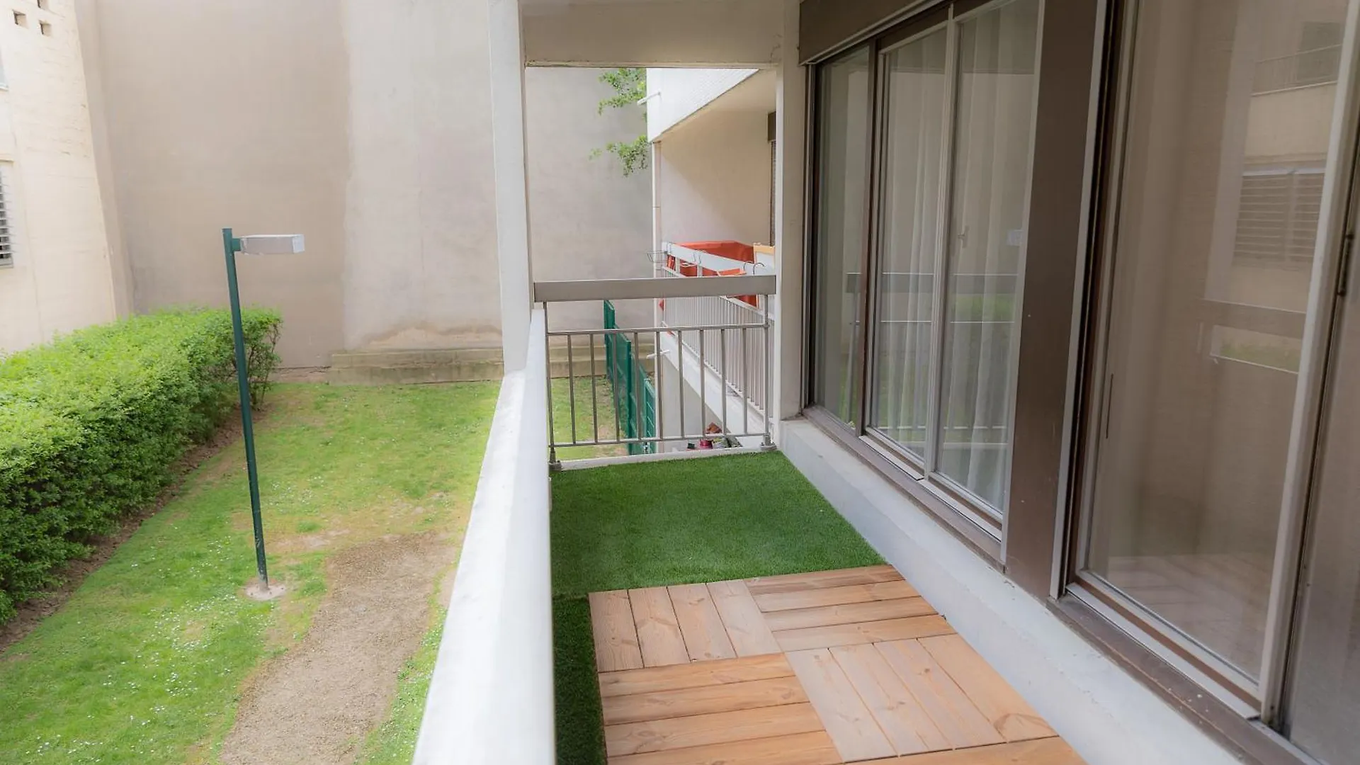 Parisian Romance Retreat 파리